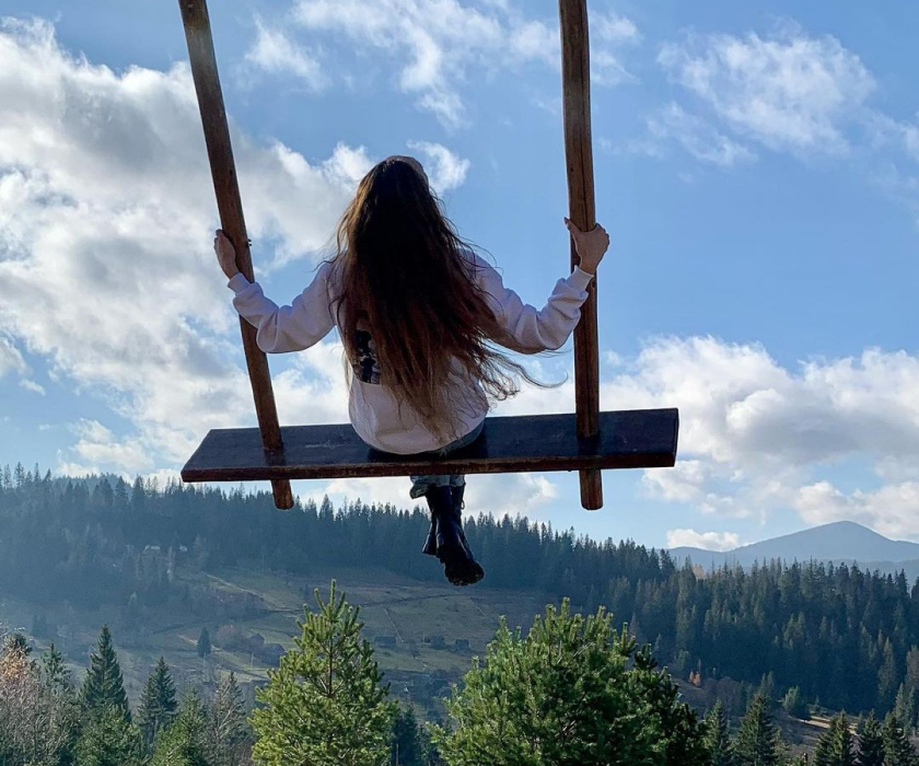 Карпатська гойдалка в Микуличині