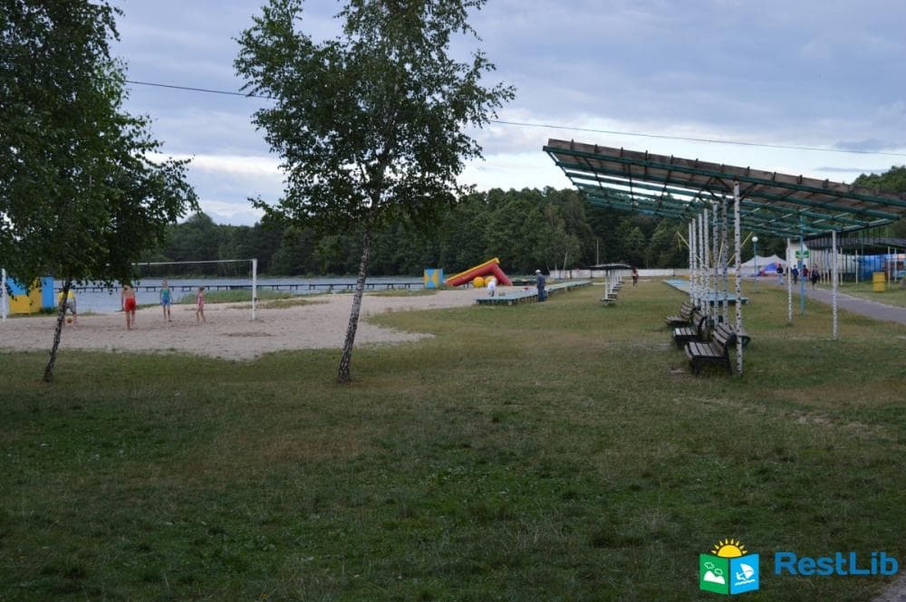 санаторій Лісова Пісня (озеро Пісочне), пляж