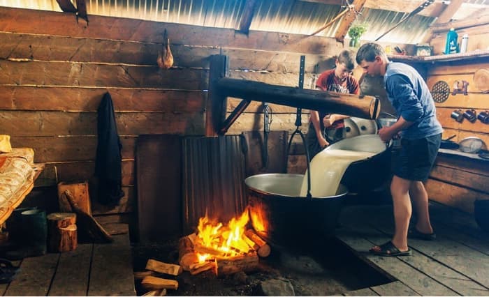 Сировари на полонині Хом'яка