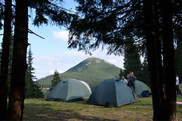 Зупинка з наметами на Хом'яку