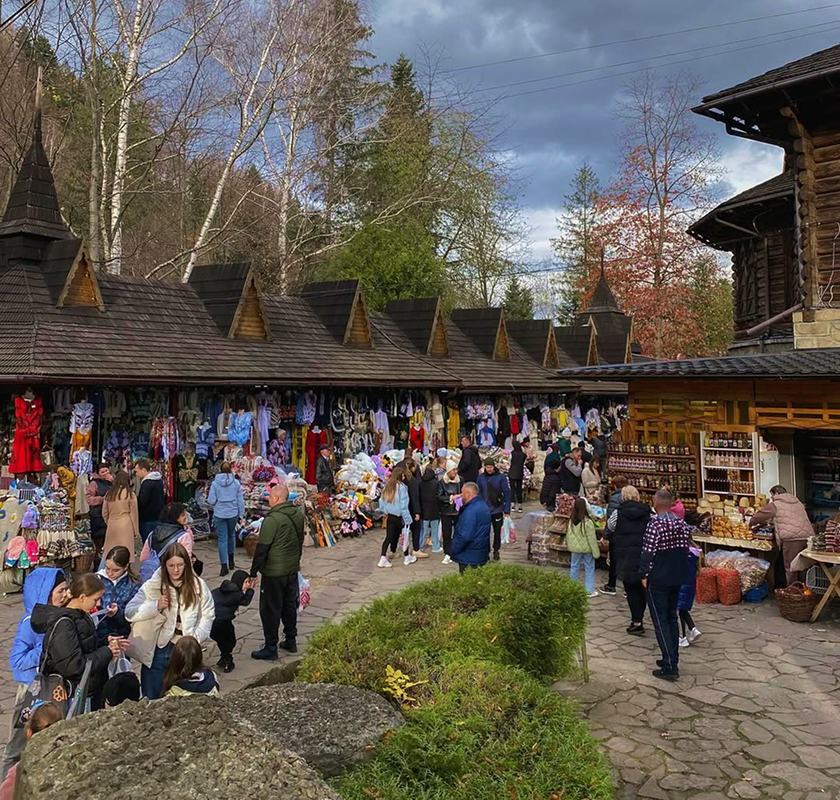Сувенірний ринок Яремче