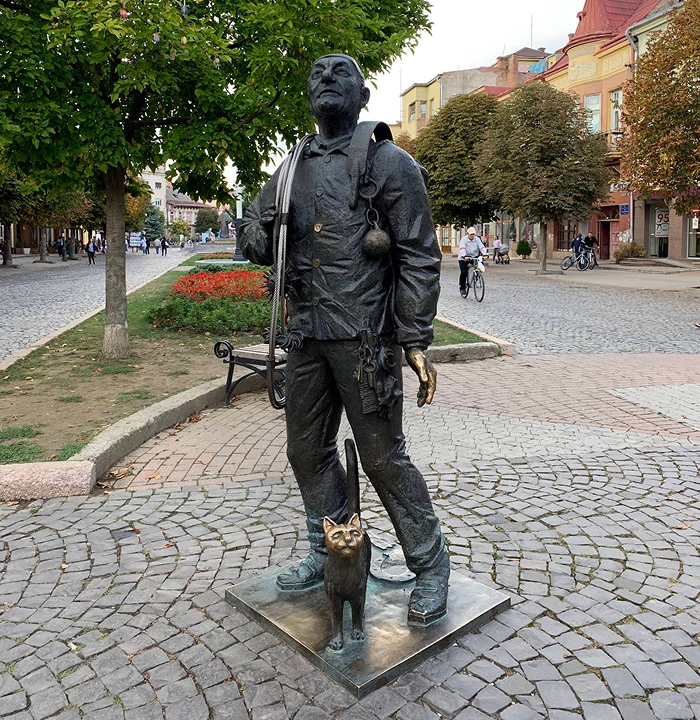 Пам’ятник сажотрусу Берті-бачі в Мукачево