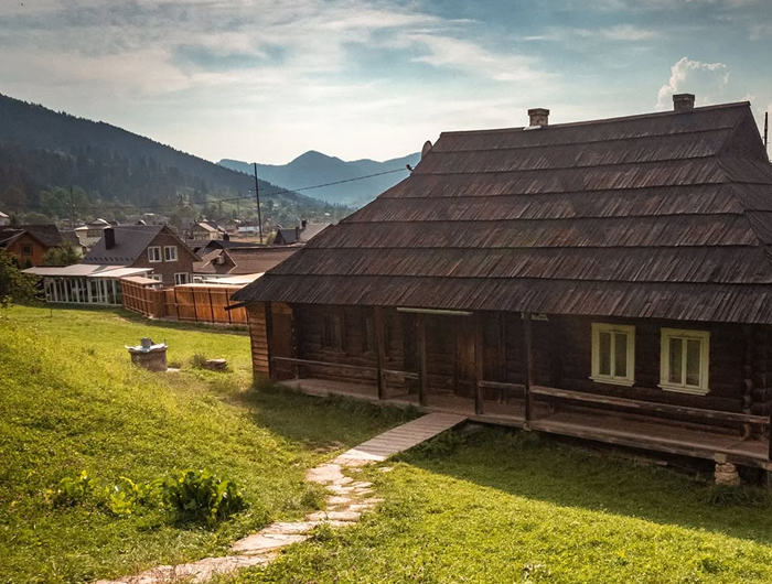 Хата-музей “Тіні забутих предків”