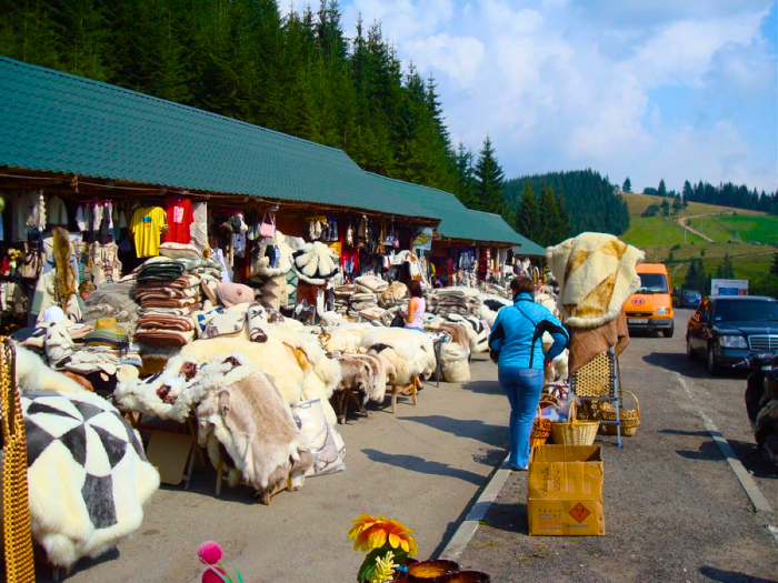 Сувенірний ринок на перевалі