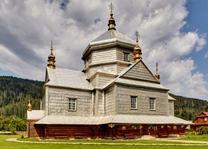 Церква Пресвятої Трійці в Микуличині