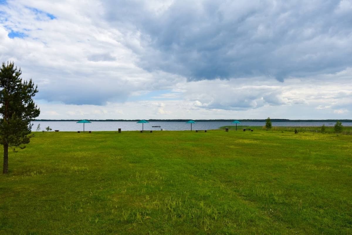 Пляж на озері Пулемецьке