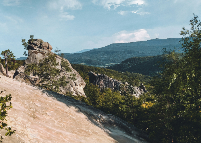 Яремче: скелі Довбуша